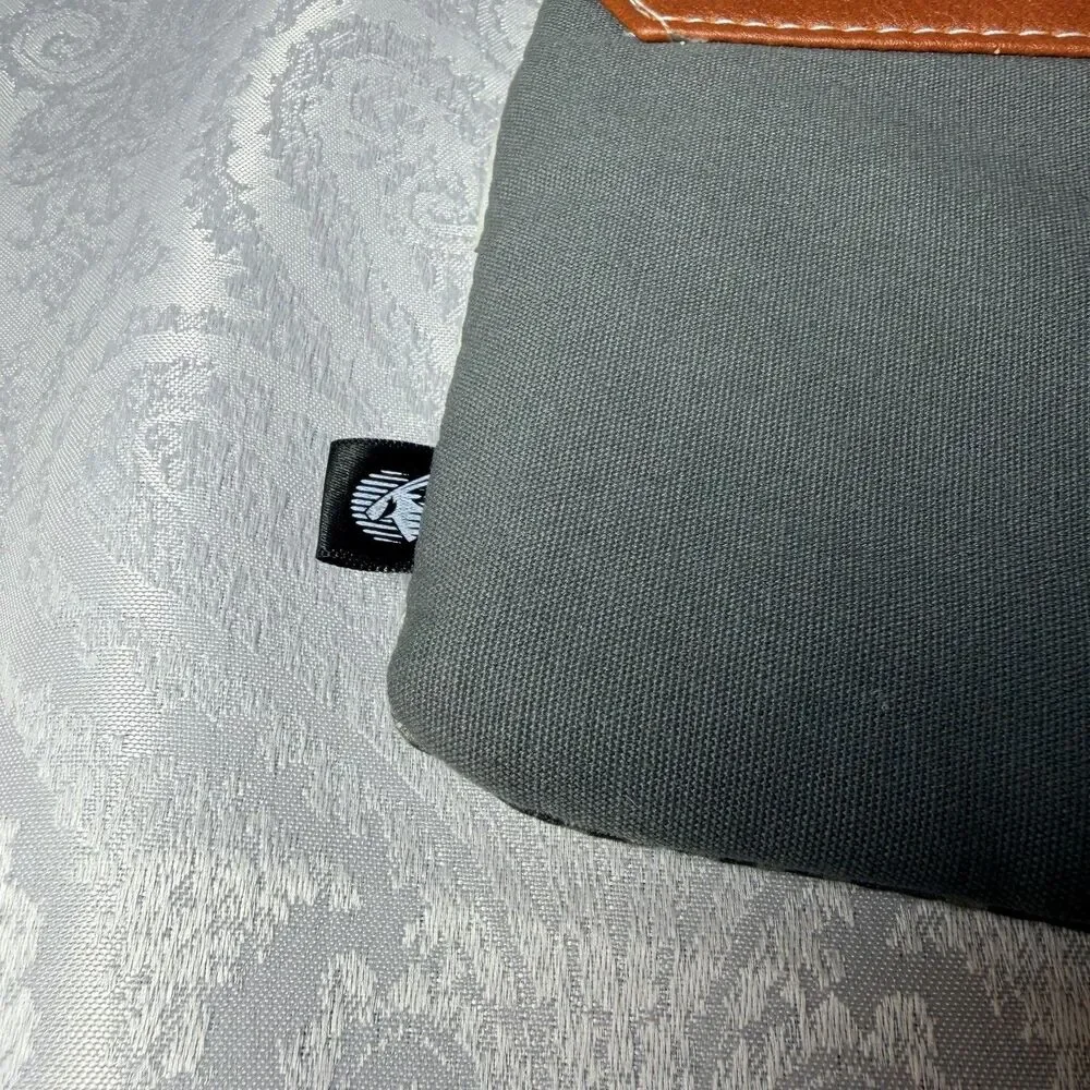 Qatar Airways Nappa Dori Business Class Amenity Pouch, VGC